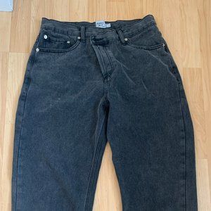 HOLLY ASYMMETRIC STRAIGHT LEG JEAN BLACK